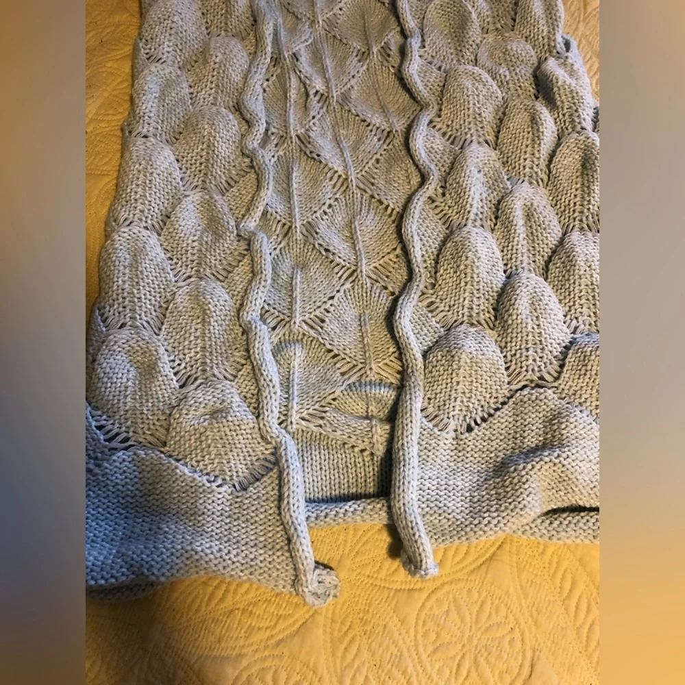 *NOW 30% OFF!!!* Mermaid Tail Blanket; Knit; Scale & Fin Detail; Aqua Blue - Picture 6 of 12